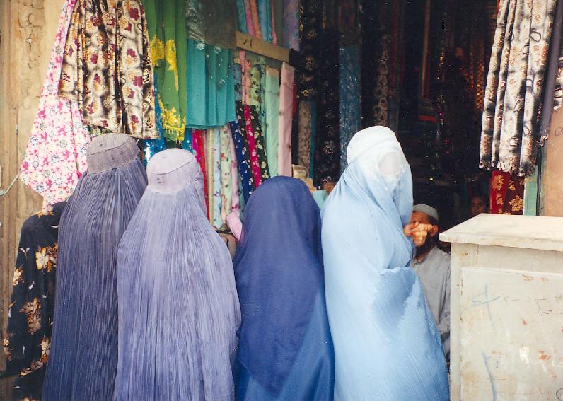 Při nákupu v Kandaháru<br/>Afghánistán 2000